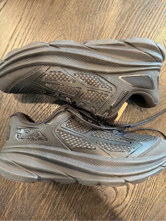 Hoka One One Shoes - Hoka Clifton One9 Sneaker in Black / Carbon Black Mens 8 women’s 9